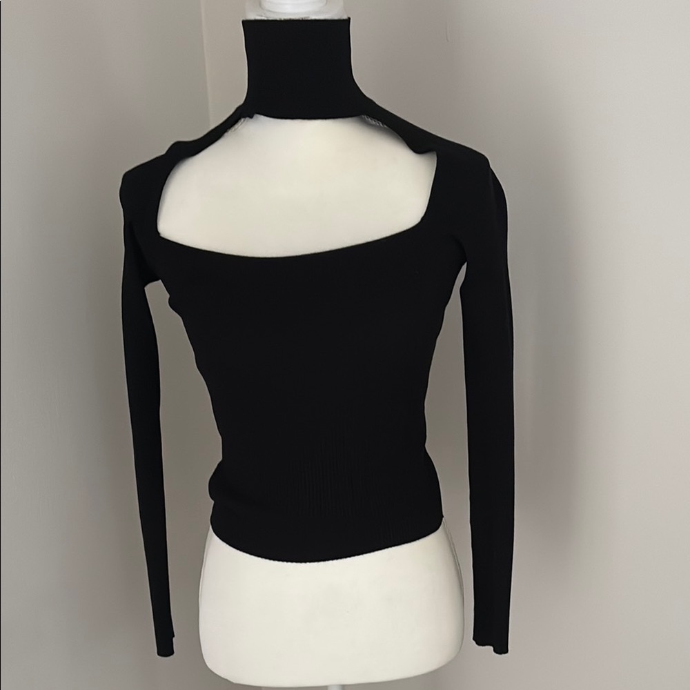 Zara Women's Black Cut-Out Long Sleeve Sweater
